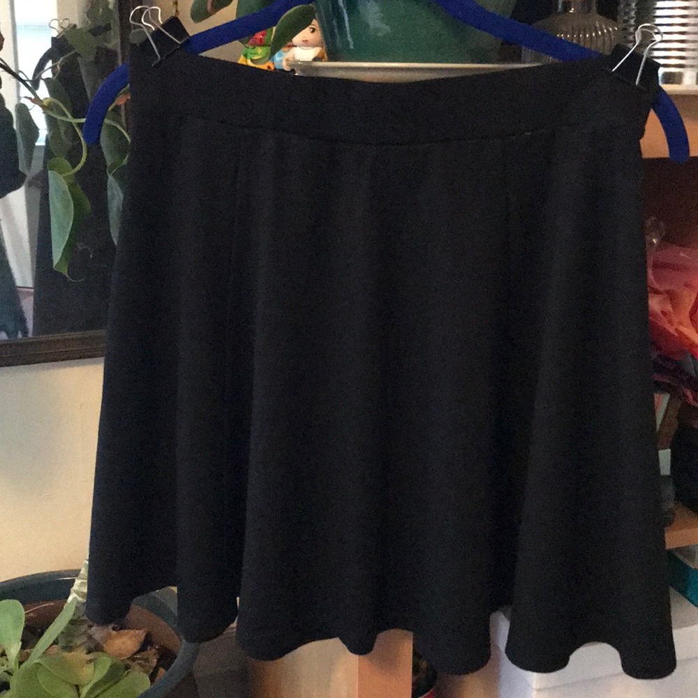 H&M divided sz M skater skirt w silver zipper